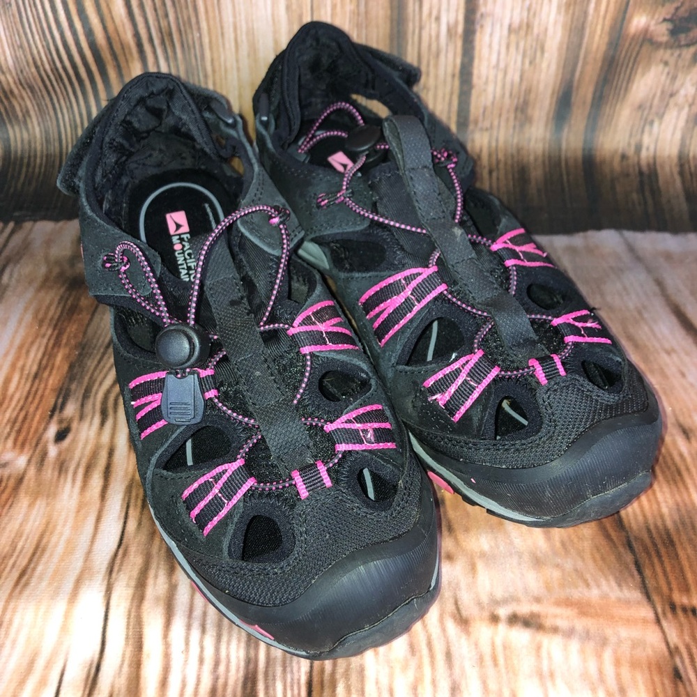 Pacific Mountain Women's Dawson Black and Pink Sandals